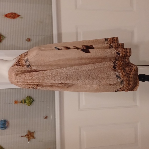 4/$40 New Tunic Top With Feather Design - Size 3XL (US18) - Picture 4 of 6